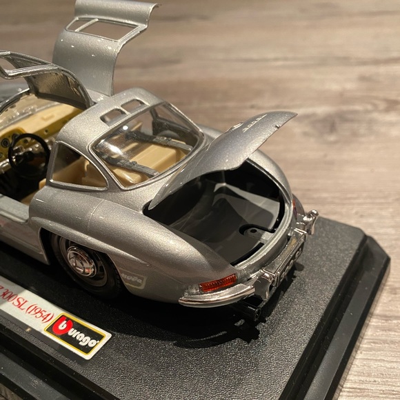 Burago 1954 Mercedes 300SL Die Cast Model 1/24 Scale Metal Car Car Silver - Picture 7 of 9